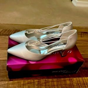 NIB Womens Easy Street Moonlight Pumps Size 8